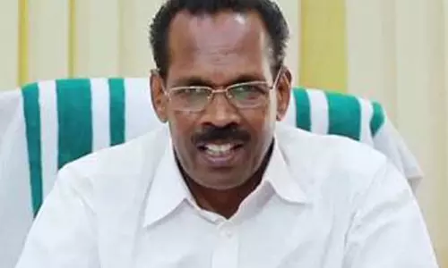 വടകരയില്‍ കോലീബി സഖ്യമെന്ന് ടി.പി രാമകൃഷ്ണന്‍; ആരോപണം പരാജയം മുന്‍കൂട്ടി കണ്ടെന്ന് മുരളീധരന്‍ 