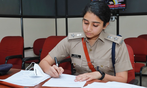 മഫ്തിയിലെത്തിയ ഡിസിപിയെ തടഞ്ഞുവച്ച സംഭവം; വനിതാ പൊലീസിനെതിരെ നടപടിയെടുത്തത് ന്യായീകരിച്ച് ഐശ്വര്യ ഡോങ്റെ