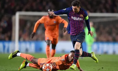 ഡിഫന്റര്മാരെ വെട്ടിച്ച് ഗോള് കണ്ടെത്തുന്ന വിധം; മെസിയുടെ ആ ഗോള് വൈറല് ഡിഫന്റര്മാരെ വെട്ടിച്ച് ഗോള് കണ്ടെത്തുന്ന വിധം; മെസിയുടെ ആ ഗോള് വൈറല്