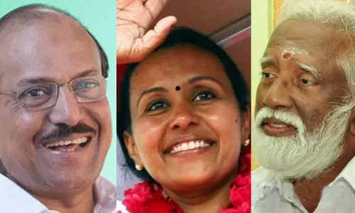 കുഞ്ഞാലിക്കുട്ടിയും വീണയും കുമ്മനവും പത്രിക സമര്പ്പിച്ചു കുഞ്ഞാലിക്കുട്ടിയും വീണയും കുമ്മനവും പത്രിക സമര്പ്പിച്ചു