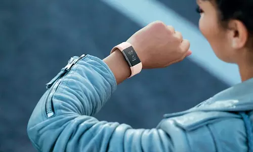 ഫിറ്റ്ബിറ്റ് ഗൂഗിളിന് സ്വന്തമാകുന്നു; ആപ്പിളുമായി മത്സരിക്കാനോ അതോ ഡാറ്റയ്ക്ക് വേണ്ടിയോ ?