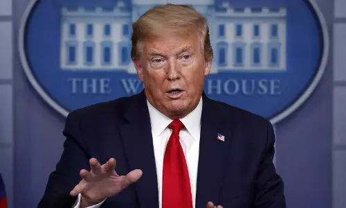 സംപ്രേക്ഷണം നിർത്തിയും ട്രംപിനെ തിരുത്തിയും ചാനലുകൾ