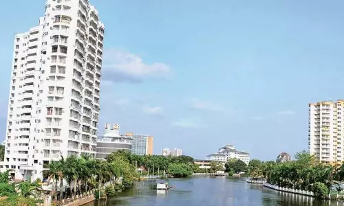 മരട് ഫ്ലാറ്റ്; കോടതി ഡെഡ് ലൈൻ നൽകിയതിന് പിന്നിൽ?