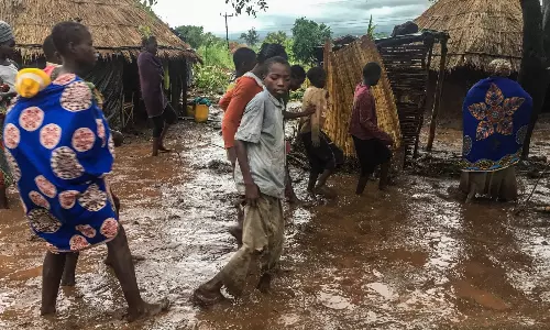 ഇഡായി ചുഴലിക്കാറ്റില് നിന്നും വെള്ളപ്പൊക്കത്തില് നിന്നും കരകയറാനാകാതെ തെക്കന് ആഫ്രിക്ക ഇഡായി ചുഴലിക്കാറ്റില് നിന്നും വെള്ളപ്പൊക്കത്തില് നിന്നും കരകയറാനാകാതെ തെക്കന് ആഫ്രിക്ക