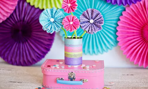 പാഴ്‍വസ്തുക്കളും പേപ്പറുകളും വെറുതെ കളയല്ലേ..കിടിലന്‍ കൗതുകവസ്തുക്കൾ ഉണ്ടാക്കാം