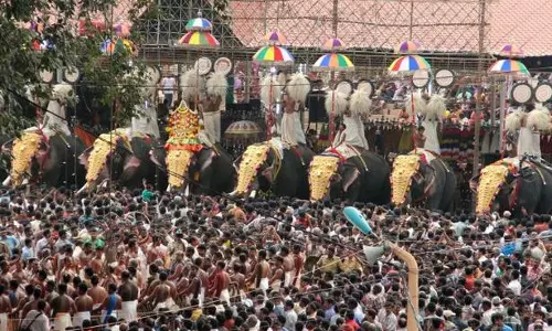 കോട്ടയത്തെ സ്ഥാനാർഥികൾ ഇന്നലെ പൂര ലഹരിയിലായിരുന്നു