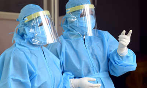 സൌദിയില്‍ നിന്ന് പിപിഇ കിറ്റ് ധരിച്ച് യാത്ര അനുവദിക്കണമെന്ന് ആരോഗ്യ പ്രവര്‍ത്തകര്‍