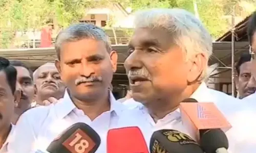 അമേഠിയില് പരാജയം പേടിച്ചല്ല രാഹുലിനെ വയനാട്ടില് മത്സരിക്കാന് ക്ഷണിച്ചതെന്ന് ഉമ്മന്ചാണ്ടി അമേഠിയില് പരാജയം പേടിച്ചല്ല രാഹുലിനെ വയനാട്ടില് മത്സരിക്കാന് ക്ഷണിച്ചതെന്ന് ഉമ്മന്ചാണ്ടി