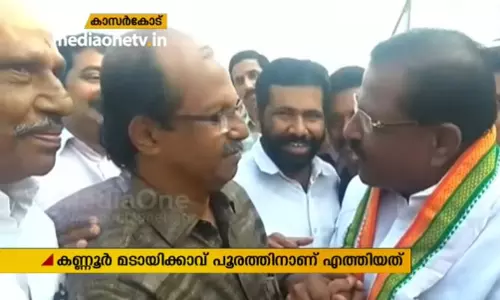 പൂരോത്സവത്തിനിടെ വോട്ട് തേടി സ്ഥാനാര്‍ഥികള്‍