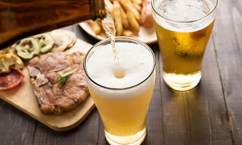 വേനല്‍ക്കാലമല്ലേ..ഇവയൊക്കെ നൈസായിട്ട് ഒഴിവാക്കിക്കോളൂ..