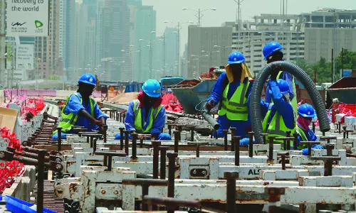 തൊഴിലാളികൾക്കുള്ള വർക്ക് പെർമിറ്റ് പുനരാരംഭിക്കുമെന്ന് ബഹ്റൈന്‍