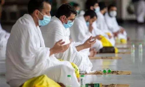 ചരിത്ര നിമിഷമായി അറഫാ സംഗമം; കോവിഡ് സാഹചര്യത്തില്‍ പങ്കെടുത്തത് ആയിരത്തിലേറെ പേര്‍ മാത്രം