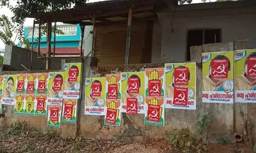 രമ്യാ ഹരിദാസിന്റെ പ്രചരണ പോസ്റ്ററുകൾ വ്യാപകമായി നശിപ്പിക്കപ്പെട്ടു രമ്യാ ഹരിദാസിന്റെ പ്രചരണ പോസ്റ്ററുകൾ വ്യാപകമായി നശിപ്പിക്കപ്പെട്ടു