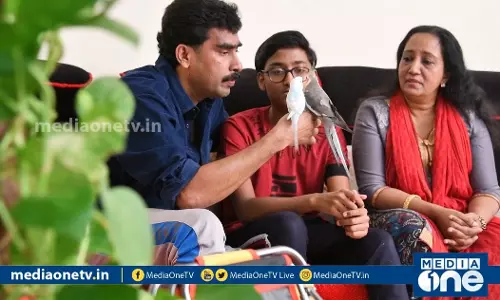 കോവിഡ് കാലത്തെ കൂടില്ലാക്കിളികള്‍ 