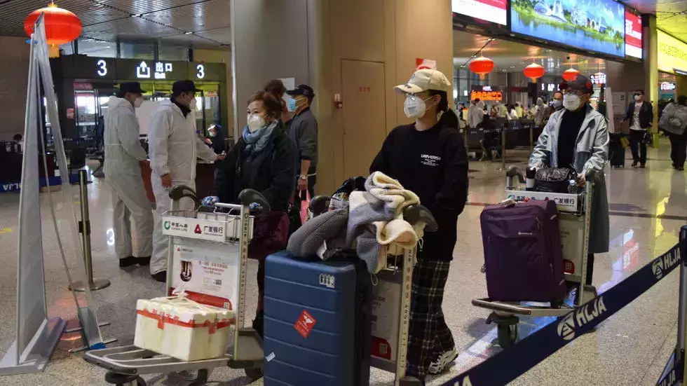 ചൈനയുടെ പുതിയ കോവിഡ് രോഗികളില്‍ പകുതിയിലേറെയും ഈ വിമാനത്തില്‍ നിന്ന്, പ്രതിക്കൂട്ടില്‍ റഷ്യ?