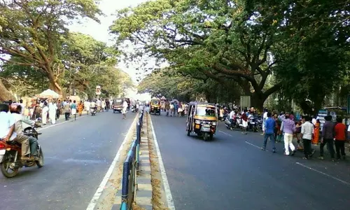 പാലക്കാട് ഭരണം തുടരാനാകുമെന്ന് എല്‍.ഡി.എഫ്; തിരിച്ചുപിടിക്കുമെന്ന് യു.ഡി.എഫ്