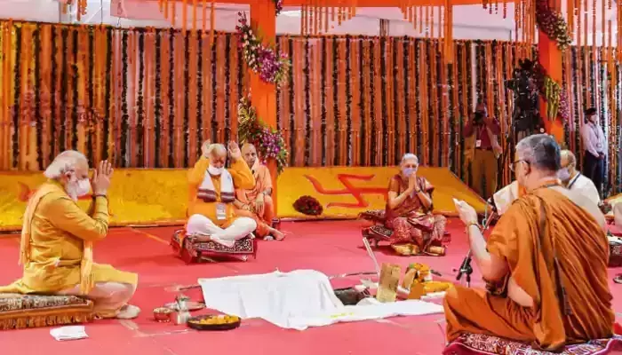 മോദിയിൽ നിന്ന് ദക്ഷിണയായി ആ​ഗ്രഹിച്ചത് ഗോവധ നിരോധന നിയമം