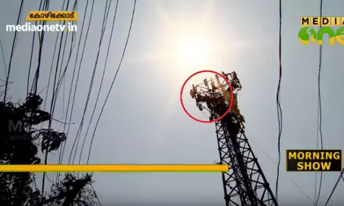 പൊള്ളുന്ന വെയിലത്തും ജോലി ചെയ്യാന്‍ വിധിക്കപ്പെട്ട് തൊഴിലാളികള്‍