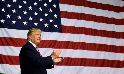 കോവിഡ് മരണം; അമേരിക്കന്‍ പതാക മൂന്ന് ദിവസം പകുതി താഴ്ത്തിക്കെട്ടുമെന്ന് ട്രംപ്