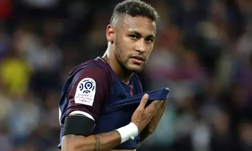 നെയ്മറിന് യുവേഫയുടെ ‘പണി’ വരുന്നു; വിലക്കിന് സാധ്യത 