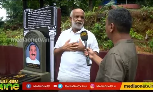 പാലായിൽ ജോസ് ടോമോ കാപ്പനോ? പാലായിൽ ജോസ് ടോമോ കാപ്പനോ?