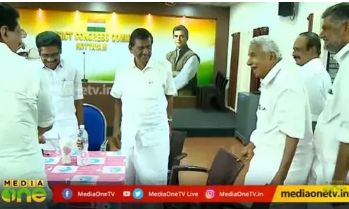 ഖാദിയുടുത്ത മഹാനടന്മാരെത്തി ഖാദിയുടുത്ത മഹാനടന്മാരെത്തി