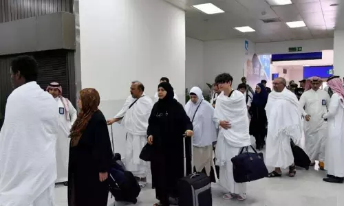 മലയാളി ഹാജിമാരുടെ അവസാന സംഘം നാളെ കരിപ്പൂരില് ഇറങ്ങും മലയാളി ഹാജിമാരുടെ അവസാന സംഘം നാളെ കരിപ്പൂരില് ഇറങ്ങും