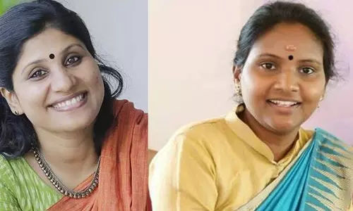 പാട്ട് പാടി വോട്ട് പിടിക്കാന് ഐഡിയാ സ്റ്റാര് സിംഗറല്ലെന്ന് ദീപ നിശാന്ത്; മറുപടിയുമായി രമ്യ ഹരിദാസ് പാട്ട് പാടി വോട്ട് പിടിക്കാന് ഐഡിയാ സ്റ്റാര് സിംഗറല്ലെന്ന് ദീപ നിശാന്ത്; മറുപടിയുമായി രമ്യ ഹരിദാസ്