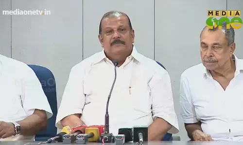 കുരിശിൽ നിന്നിറങ്ങി നേരെ പത്തനംതിട്ടയിലേക്ക് കുരിശിൽ നിന്നിറങ്ങി നേരെ പത്തനംതിട്ടയിലേക്ക്