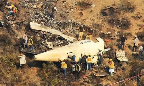 പാകിസ്താനില്‍ വിമാനം തകര്‍ന്നുവീണ് 92 മരണം