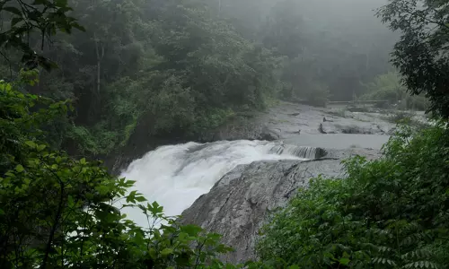മഴ കനത്തു, മനോഹരിയായി കാന്തന്‍പാറ വെള്ളച്ചാട്ടം