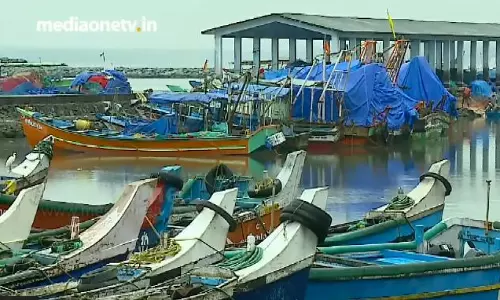വള്ളം അടുപ്പിക്കാന്‍ സൌകര്യമില്ല, മത്സ്യത്തൊഴിലാളികള്‍ പ്രക്ഷോഭത്തില്‍