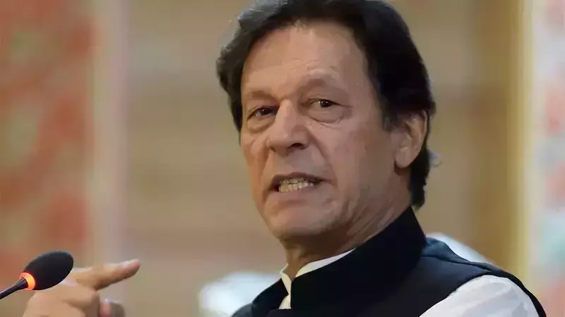 ‘പാകിസ്താന്‍ യുദ്ധം തുടങ്ങില്ല, ആദ്യം ആണവായുധം പ്രയോഗിക്കില്ല’ ഇമ്രാന്‍ ഖാന്‍