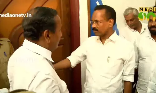 ’’ചാനലുകളും ചില കൈകൊടുക്കലുകളും’’