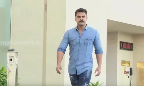 വൈറസിന്റെ വിശേഷങ്ങളുമായി ടോവിനോ