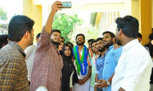 പാലക്കാടൻ ചൂട് വക വയ്ക്കാതെ യു.ഡി.എഫ് സ്ഥാനാർഥി വി.കെ ശ്രീകണ്ഠന്റെ പ്രചരണം