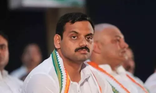 ഡീന് കുര്യാക്കോസിന് പിന്തുണ അറിയിച്ച് യുവാക്കളുടെ റോഡ് ഷോ ഡീന് കുര്യാക്കോസിന് പിന്തുണ അറിയിച്ച് യുവാക്കളുടെ റോഡ് ഷോ