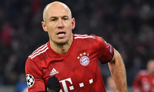 ആര്യന്‍ റോബന്‍ വിരമിച്ചു