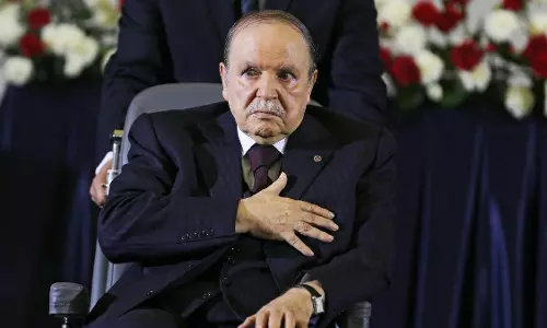 പ്രതിഷേധങ്ങള്ക്കൊടുവില് അള്ജീരിയന് പ്രസിഡന്റ് രാജി വെച്ചു പ്രതിഷേധങ്ങള്ക്കൊടുവില് അള്ജീരിയന് പ്രസിഡന്റ് രാജി വെച്ചു