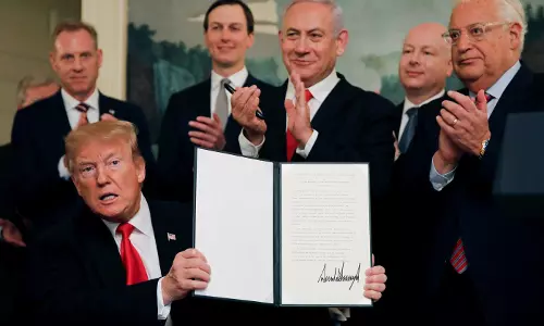 ട്രംപിന്റെ ഫലസ്തീന് പദ്ധതി പാളുന്നു; ‘ഡീല് ഓഫ് ദി സെഞ്ച്വറി’യെ തള്ളി ഫലസ്തീന്, ബഹ്റൈനില് നാളെ നടക്കുന്ന യോഗം പാളും ട്രംപിന്റെ ഫലസ്തീന് പദ്ധതി പാളുന്നു; ‘ഡീല് ഓഫ് ദി സെഞ്ച്വറി’യെ തള്ളി ഫലസ്തീന്, ബഹ്റൈനില് നാളെ നടക്കുന്ന യോഗം പാളും