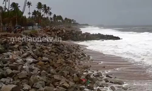 ഇരവിപുരത്തെ പുലിമുട്ട് നിര്‍മ്മാണം വൈകുന്നതില്‍ പ്രതിഷേധം