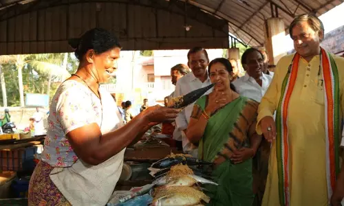 തരൂരിന്റെ ഭാഷാ പ്രയോഗം വിവാദത്തില്‍