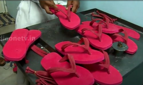 ചപ്പാത്തി-ചിക്കന്‍ കറി കോംബോ ഹിറ്റ്; ഇത്തവണ ചെരുപ്പുകളുമായി ജയില്‍ വകുപ്പ്