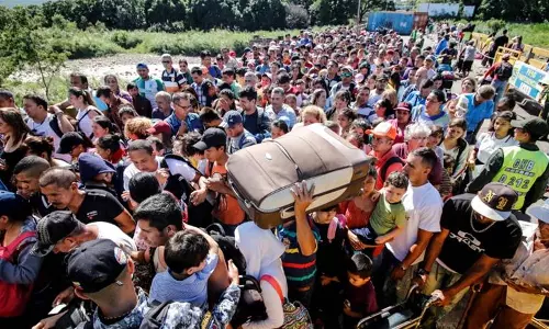 വെനസ്വേലന്‍ അതിര്‍ത്തി തുറന്നതോടെ ഭക്ഷണത്തിനും മരുന്നിനുമായി ആയിരങ്ങള്‍ കൊളംബിയയില്‍ 