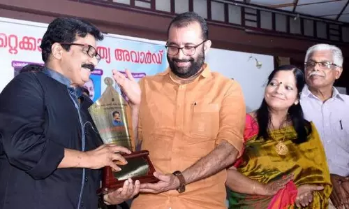 മുനീറും സ്പീക്കറും പരസ്പരം കൈമാറിയ കുറിപ്പുകളിലെന്ത്?