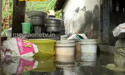 മഴക്കാലമെന്നാല്‍ ദുരിതങ്ങളുടെ പെയ്ത്തുകാലമാണ്  കണ്ണംകുളങ്ങരയിലെ ചില കുടുംബങ്ങള്‍ക്ക്