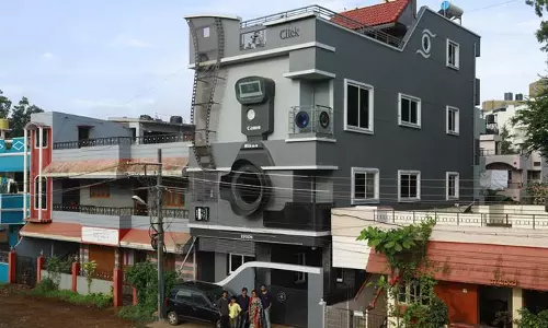 ഫോട്ടോഗ്രഫിയോട് പെരുത്തിഷ്ടം; ക്യാമറയുടെ രൂപത്തില്‍ വീട് നിര്‍മ്മിച്ച് ഫോട്ടോഗ്രാഫര്‍