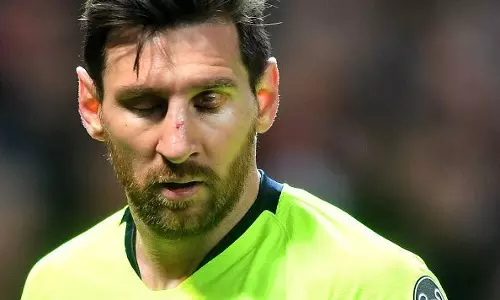 പരിക്കേറ്റ മെസിക്കു നേരെ റൊണാള്‍ഡോക്ക് സ്തുതി പാടി ആരാധകര്‍ 