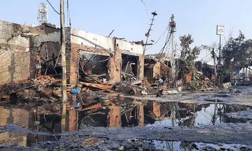 നിവർന്നു നിൽക്കാനാകുമോ ഡൽഹിക്ക്?