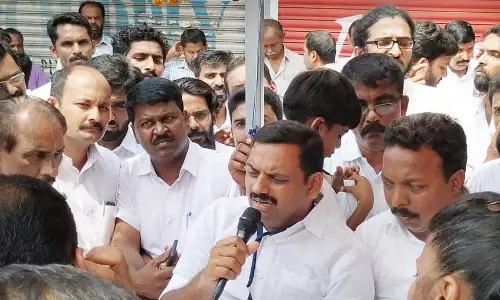 കനത്ത ചൂടിനെ വക വയ്ക്കാതെ പോരാട്ടവീര്യത്തിലാണ് ഇടുക്കിയിലെ സ്ഥാനാര്ഥികള് കനത്ത ചൂടിനെ വക വയ്ക്കാതെ പോരാട്ടവീര്യത്തിലാണ് ഇടുക്കിയിലെ സ്ഥാനാര്ഥികള്